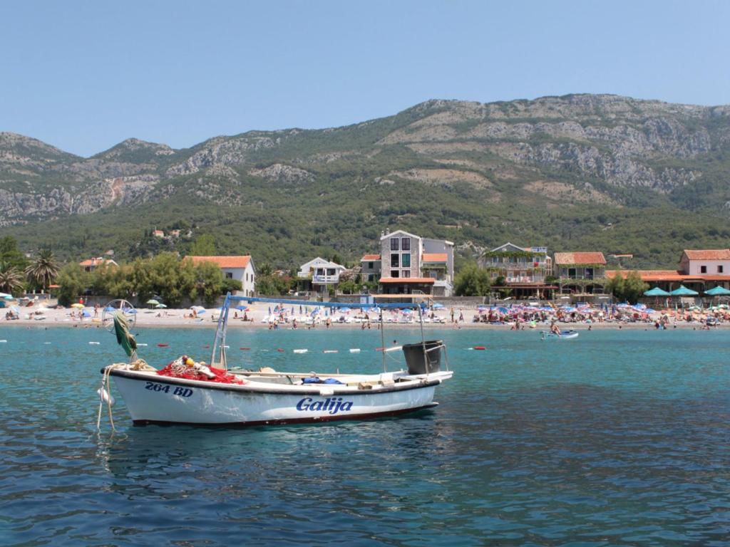 Apartments Galija Petrovac na moru Exterior foto